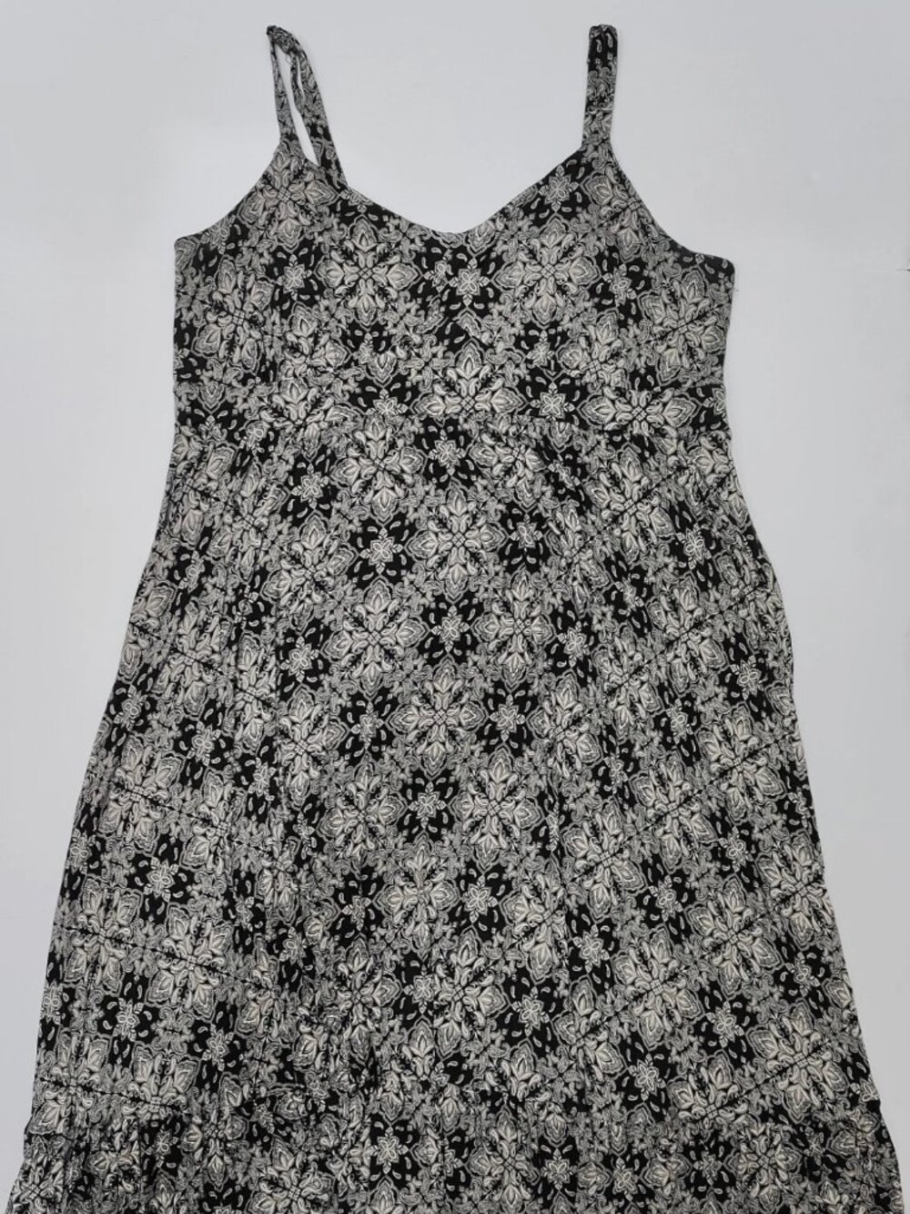 Torrid Size 3 Black Beige Paisley Stretch Maxi Dress